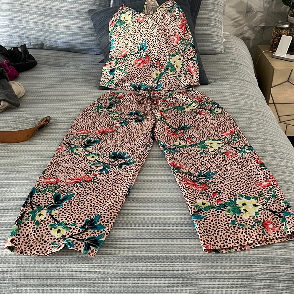 In Bloom by Jonquil pajama set. Camisole top/cropped bottoms. SM new w/o tags